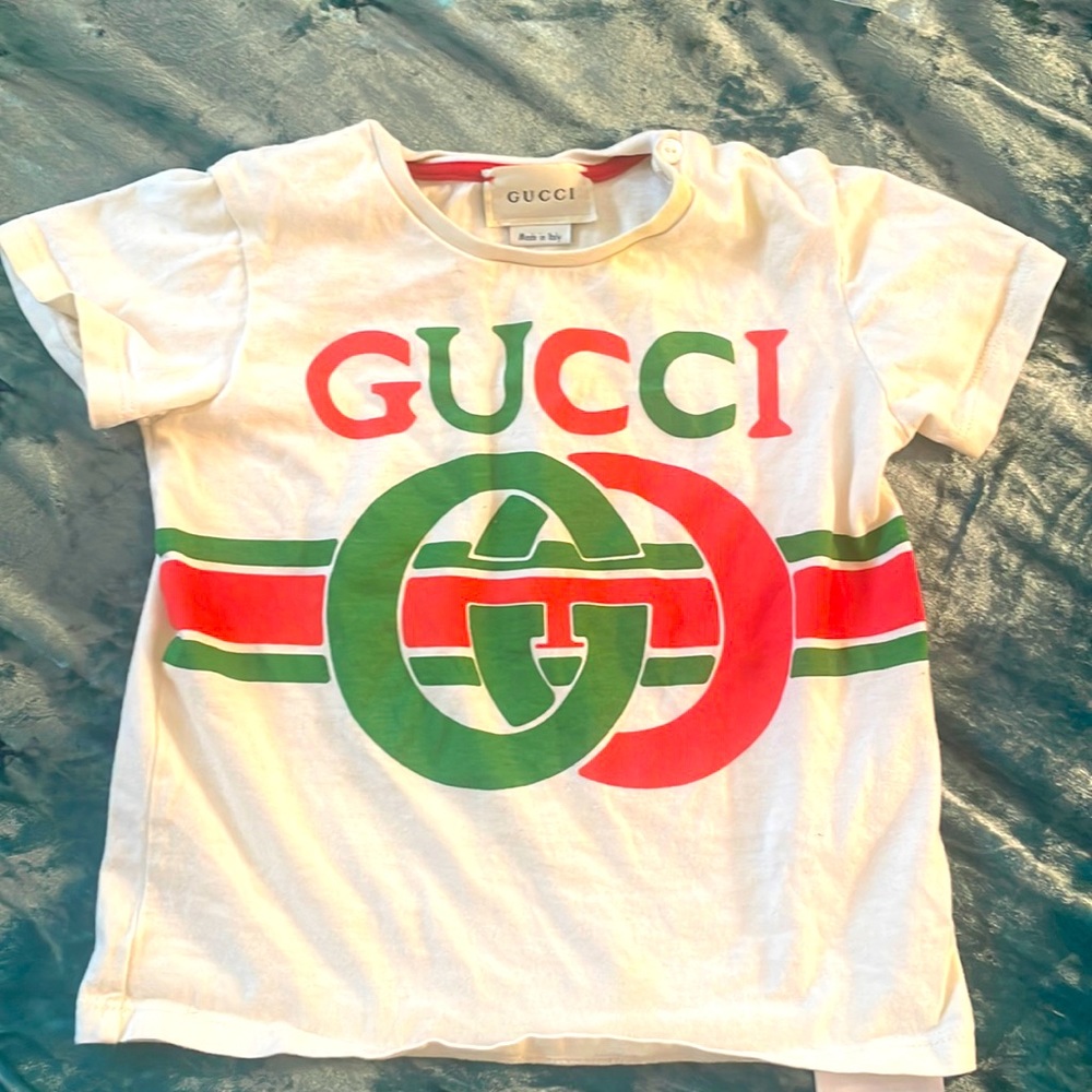 Kids Gucci tee size 18/24 months.. pre owned..